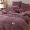 Ensembles de literie Housse de couette en velours de lait d'hiver dortoir d'étudiant simple hiver chaud velours de corail couleur unie housse de couette en peluche lit Double de luxe 231129