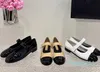 Mary Jane Ballet Flats Preto Patente de Bezerro Couro Tornozelo Studded Strap Sapatos Slip-on Rodada Baixo Salto Mulheres Designers de Luxo Calçado de Fábrica