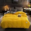 Set di biancheria da letto Inverno Morbido Caldo Giallo Double-sided Corallo Velluto Trapunta Copriletto Flanella Ispessimento Caldo Piumino Copripiumino 231129