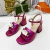 여름 여성의 아름다운 라인 스톤 샌들 패션 편안한 넓은 발 뒤꿈치 하이힐 아름다운 웨딩 잔디 신발