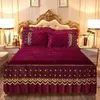 Jupe de lit de luxe en velours chaud et rapide pour l'hiver, couvre-lit matelassé en flanelle épaisse et super douce, couvre-lit antidérapant, taie d'oreiller non incluse 231130