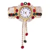 Armbandsur 2023 Kvinnor Fashion Hand Dekorativ charm Guldfärg Crystal Armband Ornament Souvenir Idealiska gåvor för läder 20mm Watch Band