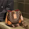 브랜드 럭셔리 디자인 빈티지 버킷 가방 2023women 's Fashion Retro Style One Shoulder Crossbody Bags 인쇄 컬러 핸드백 2106