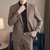Abiti da uomo Uomo Affari di alta qualità Formale Casual (pantaloni giacca) Moda Cachi Britannico Slim Tinta unita Festa nuziale Set da 2 pezzi