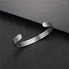 Bangle 2023 Verkopen van belettering moeder .. 6 mm titanium staalopening dubbele perzik hart armband fabriek directe verkoop kan de cust zijn