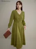 Grundlegende Freizeitkleider DUSHU Retro-Französisches V-Ausschnitt-Design mit hoher Taille, schmales Kleid für Damen, Winter, neuer Stil, romantisch, elegant, A-Linie, langes Kleid FeL231130