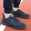 Scarpe eleganti nere sportive da uomo che corrono sneakers sportive ultraleggere impermeabili in pelle PU resistenti all'usura camminate 231130