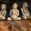 装飾的な置物の家の装飾像の裸の出産の女性の赤ちゃんの手を持っている彫刻が刻まれたモダンな彫刻の装飾ママ飾りのオフィス