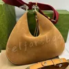 Anexar Bolsa de Ombro Camurça Couro Feminino Crescent Moon G Shaped Fecho de Gancho Crossbody Zíper Ferragens Bolsa de Mão de Luxo Ik1G#