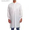 Męskie szaty Nowa gorąca sprzedaż koszula męska Prosta długa, swobodna koszula Pastor Slim Robe Arabic Style Fashion Top L231130