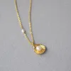 Цепи Ожерелье в океанском стиле для женщин Креативный латунный кулон с минималистской золотой ракушкой и пресноводным синтетическим жемчугом