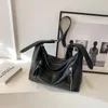 Sacos de noite senhoras preto axila bolsa de ombro cera de óleo macio pu couro médio mulheres hobo bolsa de metal zíper decoração feminina crossbody