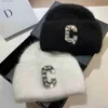 Beanie / Skull Caps Indústria Pesada Strass C Carta Coelho Pele De Malha Chapéu Inverno Nórdico Calor Espessado Dupla Dobrada Orelha Protetora Chapéu De Lã Q231130