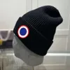 Tasarımcı Beanie Lüks Erkek Beanie Kuysuk Şapkalar Kadın Dokulu ve Çok Yönlü Stil Sıcak Kış Şapkası Sonbahar Yünlü Kapanya Kanada UNISEX SKI