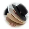 Breda randen hattar hink hattar designer strå hatt märke bokstav cap hatt kvinnor sommar doftande brun bälte strå hatt fransk vintage kändis sol hatt utomhus strandhatt bred