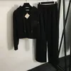 Sudaderas con capucha de diseñador negro para mujer con pantalones anchos, trajes casuales de otoño e invierno para mujer, conjuntos de 2 piezas, trajes, ropa de moda para mujer