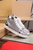 2023 Männer Frauen luxuriöser rotes Tiefsschuhe echte Leder -Sneakers besetzt Designerschuh für top schwarze weiße Spikes Casual Rivet Sneaker