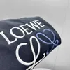 sudaderas con capucha para hombres de Loewe 2023 otoño/invierno Bag Loewew pareja pareja clásica de oro negro bordado luo yi cuello redondo bajo suéter top para hombres y mujeres 744