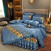 سرير تنورة غطاء لحاف سميك من 4 قطع سرير القمح الذهبي تنورة الشتاء تطريز القطن الصلبة سرير انتشار مخملية الدفء ديكور مجموعة 231129