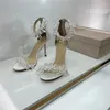Klädskor 2024 Högklackad kvinnors kristallisblomma bröllop strass tunn saga en linje sandaler