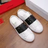 2024 Nowy designerski buty kobiety mężczyźni spacerują na zewnątrz Sport Slipper swobodne buty niskie trampki Black Białe różowe sandał trener prezentu trener tennisowy skórzana sukienka na buty płaski but