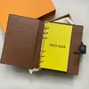 Mujeres Hombres Bolsas de cuero para cuadernos Estuche de crédito Funda para libro Diario de moda Anillo pequeño Agenda Planificador Cuadernos con bolsa para el polvo y caja