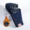 Calças de brim masculinas homens inverno térmico neve quente azul preto estiramento reto homem velo denim calças longas calças de qualidade 231129