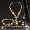 Pendientes de collar Juego de joyas de perlas Anillo de pulsera Mujeres Exquisitas Fiesta de regalo de cumpleaños Yulaili