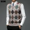 Herrtröjor Fashion Designer Märke Argyle Pullover Diamond Sweater V Neck Knit Vest Men 6% ull ärmlösa Autum Casual Men Clothing 231130