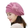 ベレー帽の女性帽子ファッションレディースフラワーニットかぎ針編みビーニー冬の温かい帽子ベレー紫型模様の編み厚い帽子