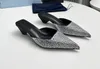 En kaliteli en yeni orijinal deri yeni moda sandalet kadın tam elmas tasarımcı pompalar ayakkabı terlikleri bayan sivri uçlu kedi yavrusu topuk zarif siyah üçgen topuk