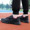 Scarpe eleganti nere sportive da uomo che corrono sneakers sportive ultraleggere impermeabili in pelle PU resistenti all'usura camminate 231130