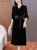 Basic Casual Kleider Frauen elegantes Luxuskleid für besondere NTS Herumn Winter Schwarzer Samt Patchwork Hollow -out 2023 Korean Vintage Dressl231130