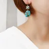 Boucles d'oreilles pendantes Bijoux fantaisie Design unique Cadeau pour femme Plaqué or 18 carats Forme spéciale Turquoise Tissé à la main Perle d'eau douce Charme