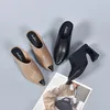 Pantoufles Sandalias Summer 2023 Femmes Pantoufles Sandales à talons hauts Chaussures Dames Qualité PU Cuir Diapositives Pompes