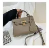 A Hkelys 2024 New Womens Bag Generation Generation Generation مع قفل كتف واحد