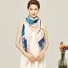 Halsdukar Hangzhou presenterade figur 120 cm Silk Square Scarf Elegant Literary Lady Mulberry Gift