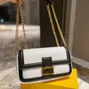 2023 New Evening Bags Baguette Bag Crossbody Bags 여성 어깨 핸드백 두 컬러 스 플라이 싱 체인 지갑 골드 하드웨어 버클 내부 구획 zip 포켓 지갑