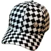 Ball Caps Koreli Versiyon INS Siyah ve Beyaz Dama Tahtası Diamond M Beyzbol Kapakları Açık Güneş Koruma Sonbahar ve Kış Gündelik Şapka G230201