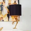 Lampade da tavolo Postmodern Designer Resina Lampada pollo dorato per soggiorno Camera da letto Tessuto Art Déco Scrivania Lampada da terra a LED