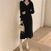 Casual Dresses Korean Knickad V-ringning Lång klänning Kvinnor Fullärmade knappar Hög stretch A-Line Elegant Solid Fashion Female Vestido 2023