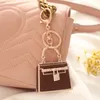 High-Match Ornament Creative Leather Bag Keychain Metal Automobile Hanging Ornament liten gåva