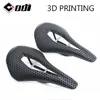 Sadlar cykel 3d tryckta kolskenor honungskaka sadel bred ihålig racing bekväm MTB Mountain Road Cykelstol Cylcing Cushion 0131