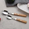 Set di stoviglie Coltello giapponese con manico in legno Forchetta e cucchiaio Set di frutta per bistecca da tavola in acciaio inossidabile 304