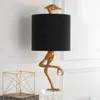 Lampy stołowe postmodernistyczny projektant żywica złoty kurczak lampa do salonu sypialnia tkanina w stylu Art Deco biurko stojąca lampa LED oprawa