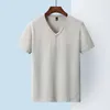 T-shirt da uomo Liseaven 2021 Moda Uomo T-shirt Slim Fit T-shirt Manica corta Estate Elegante cotone con scollo a V Fitness T-shirt Tee Shirt Homme Y2302