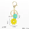 Keychains Cute Color Small Daisy Pendant Keychain Car Backpack Buckle Men And Women Daily Necessities Gift Alloy 2023