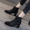 2022 Sandali tagliati alla moda Sandali da donna estivi Scarpe Peep Toe Tacchi alti Sandali da donna Scarpe da festa nere Nero 230202