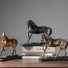 التماثيل الزخرفية الأشياء تمثال راتنج الحصان تمثال ملحقات ديكور المنزل التزيين المنزلية هدايا سنة النحت