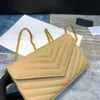 Cassandra Matelasse Chain Evening Envelope Bag Woman Wholesale Fashion ￤kta l￤der crossbody v￤ska pl￥nbok i korn de poudre pr￤glat l￤der med metall-logo